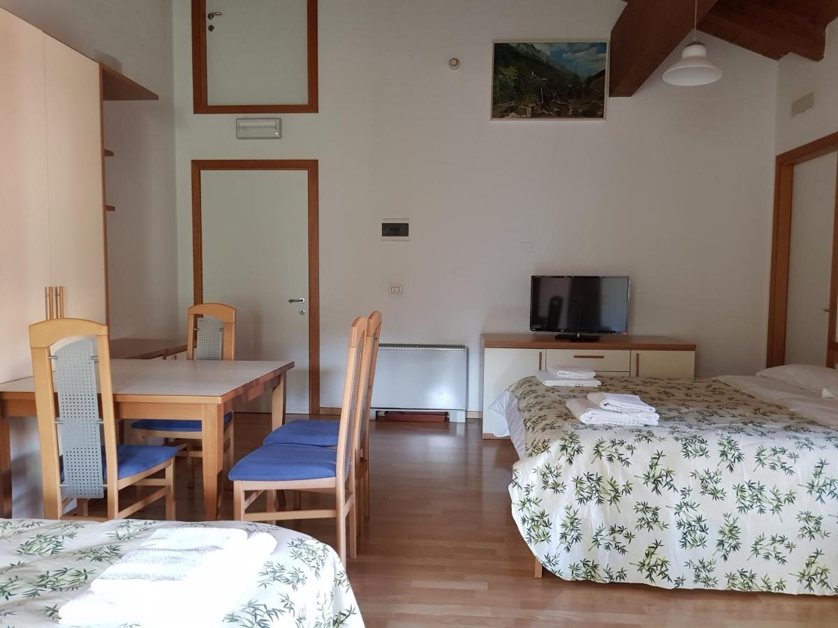Hotel Oasi Múggia Екстериор снимка
